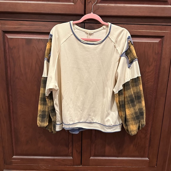easel Tops - NWT top by Easel sz L